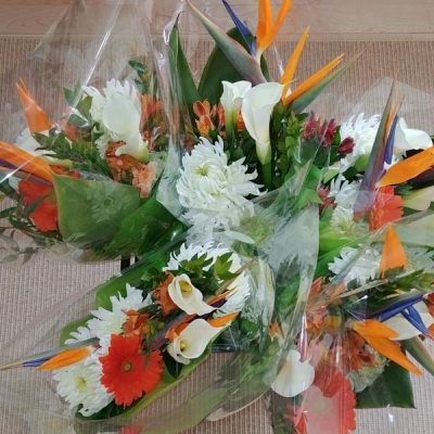 Merci au Marché aux fleurs du Village pour ces magnifiques bouquets qui nous permettent de couvrir de fleurs nos professionnels! @marcheauxfleursduvillage